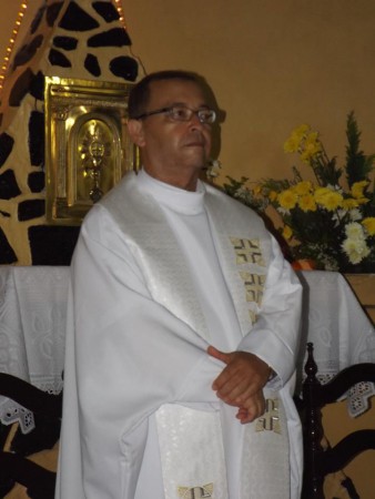 Padre Celso toma Posse como Pároco com Presença de um Grande Número de Fiéis